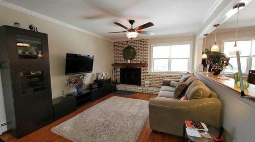 15 Mont Ave, Huntington Station NY 11746-6835 exterior