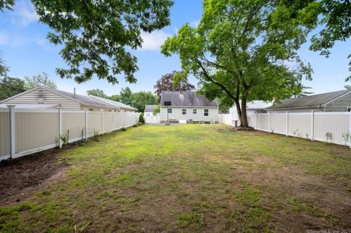 5 Lincoln St, North Haven CT  06473-1807 exterior