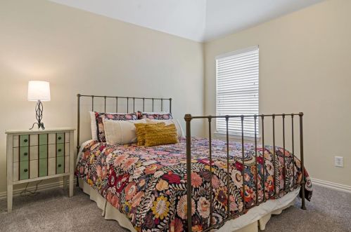 4216 Sharondale Dr, Lewisville TX  75022-0958 exterior