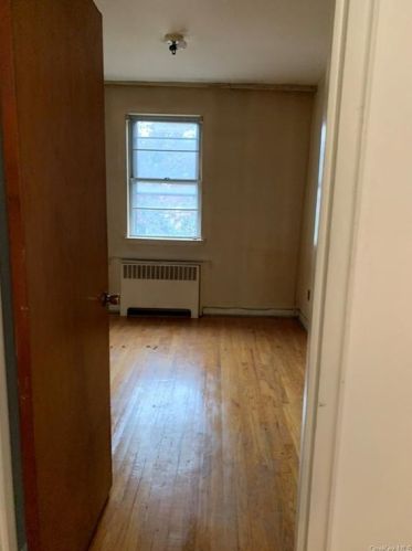 2914 Middletown Rd, Bronx NY  10461-5307 exterior