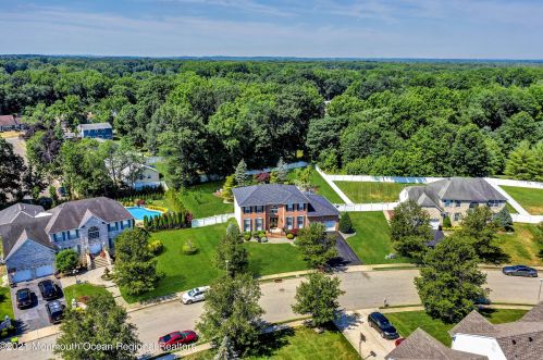 142 Serpentine Dr, Morganville NJ  07751-1400 exterior