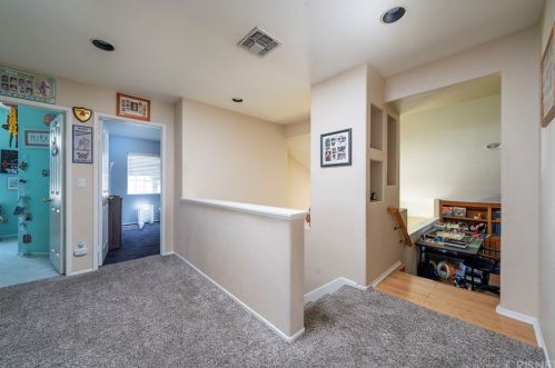 27543 Courtview Dr, Santa Clarita CA  91354-1601 exterior