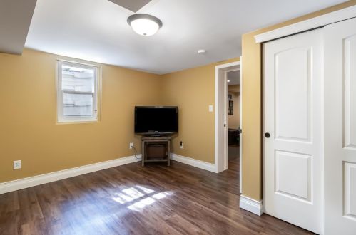 560 Woodlawn Dr, Valpo IN  46385-3347 exterior