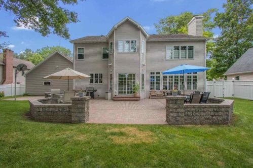 2834 Ogdan Woods Dr, Green Bay, WI 54313-4343