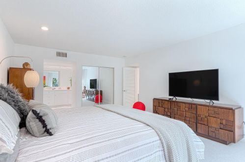 1848 Sandcliff Rd, Palm Springs CA  92264-4844 exterior