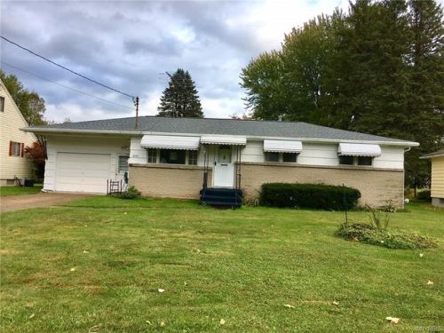 1593 Meadow Dr, Townline, NY 14004-1236