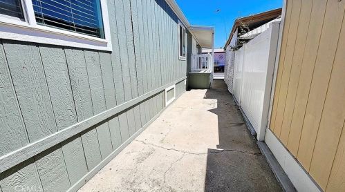 21851 Newland St, Huntington Beach CA  92646-7602 exterior