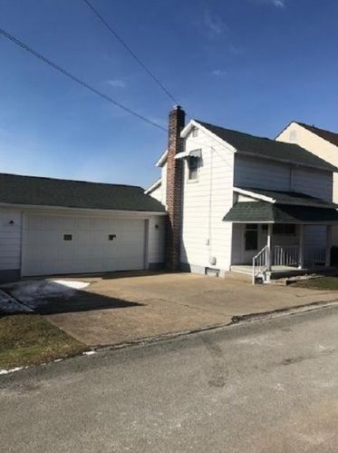 2133 Walnut Dr, Latrobe, PA 15650-2243