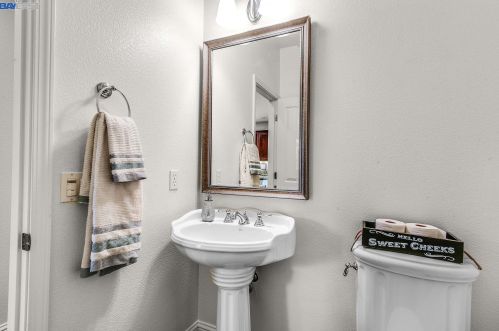66 Sunchase Ct, Oakley CA  94561-4425 exterior