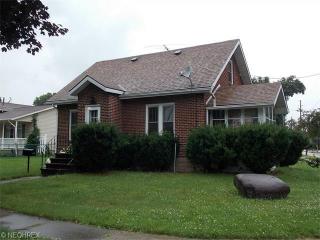 1067 Sutherland Ave, Akron, OH 44314-1251