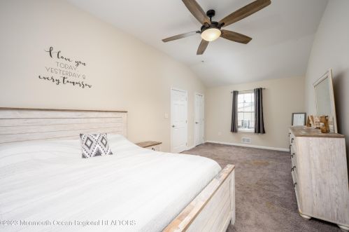 22 Bay Ave, Middletown NJ  07748-5711 exterior