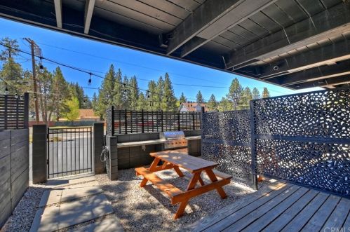 1125 Big Bear Blvd, Big Bear City CA  92314-9277 exterior