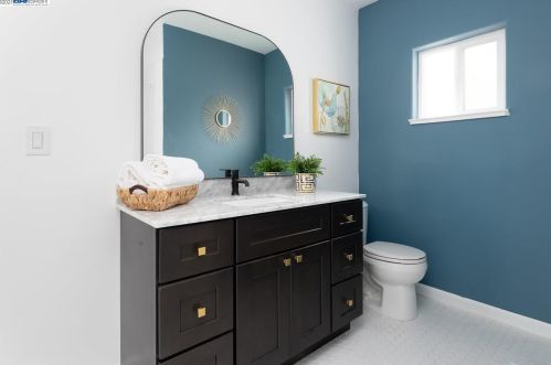 5137 Fairfax Ave, Oakland CA  94601-5410 exterior