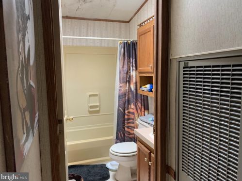 1002 Redwood Dr, Breinigsville PA  18031-1627 exterior