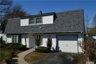 16 Lehigh Ln, Farmingville, NY 11738-1426
