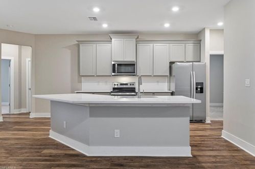710 21st St, Cape Coral, FL 33990-0033