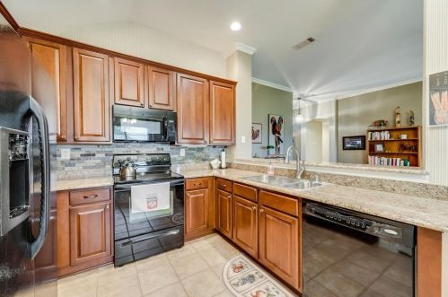 9517 Applewood Trl, Denton, TX 76207-6600