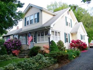 74 Knapp St, Stamford, CT 06907-1728