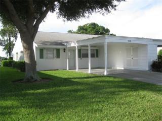 9506 Colonial Dr, Bradenton, FL 34210-1823