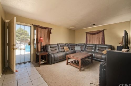 42804 Yew St, Lancaster, CA 93536-4869
