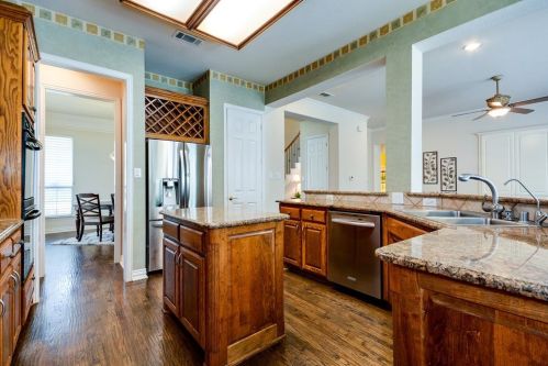 4604 Deer Valley Ln, Richardson TX  75082-3872 exterior