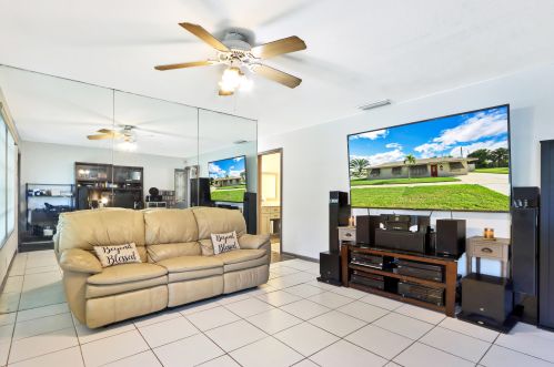 515 8th St, West Palm Beach FL  33403-3101 exterior