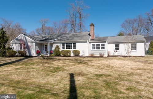 2001 Beechwood Dr, Wilmington DE  19810-4356 exterior