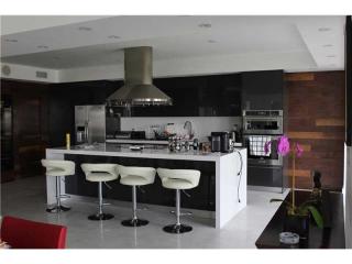 3577 Stewart Ave, Miami FL  33133-6828 exterior