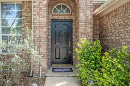 553 Continental Dr, Lewisville TX  75067-8953 exterior