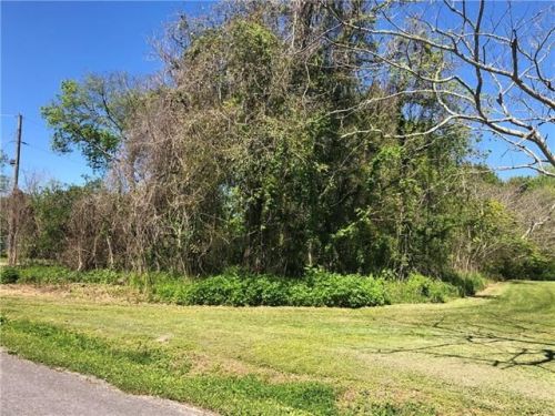 2021 Bayou Rd, Delacroix, LA 70085-4911