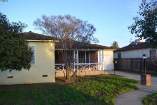 912 Tipton St, Visalia CA  93292-2920 exterior