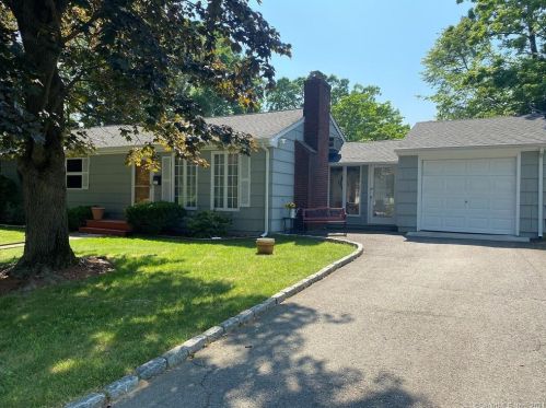 11 Marcy Rd, Bridgeport, CT 06606-1615