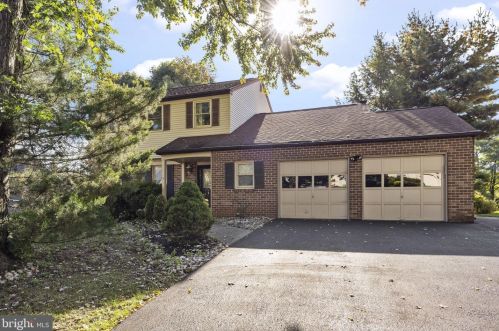 5 Indian Summer Dr, Southampton, PA 18966-2753
