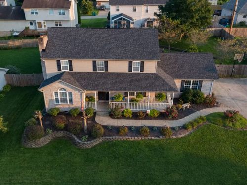 108 Mulberry Dr, Hurricane, WV 25526-8925
