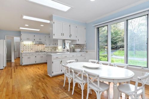 1209 Oenoke Rdg, New Canaan CT  06840-2613 exterior