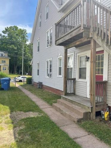 203 Center St, Manchester CT  06040-5048 exterior