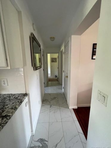 390 Boston Post Rd, Waterford CT  06385-1508 exterior