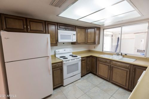 550 Hobson Plz, Mesa, AZ 85203-7145