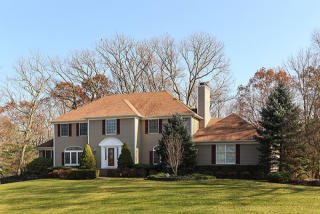 10 Curtis Trl, Martinsville, NJ 08836-2222