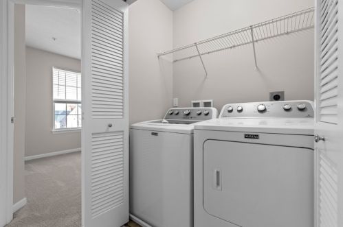 1948 Georgetown Dr, Sewickley PA  15143-1566 exterior