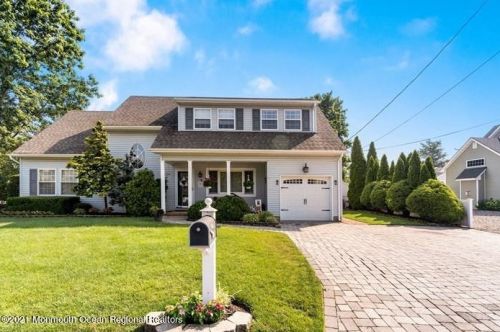 858 Stengel Ave, Bricktown, NJ 08724-2139