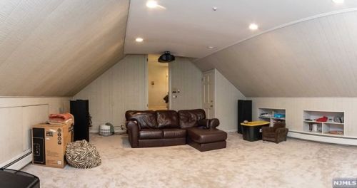 11 Glenwood Dr, Upper Saddle River NJ  07458-3303 exterior