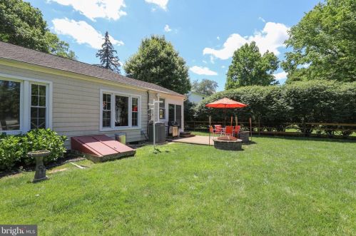 932 Queens Dr, Yardley PA  19067-4528 exterior