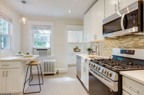 8 Emerson Pl, Montclair NJ  07043-1510 exterior