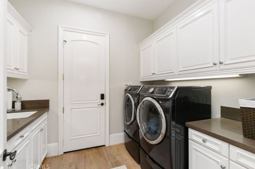 8 Rockshore Blf, Newport Beach CA  92657-2131 exterior