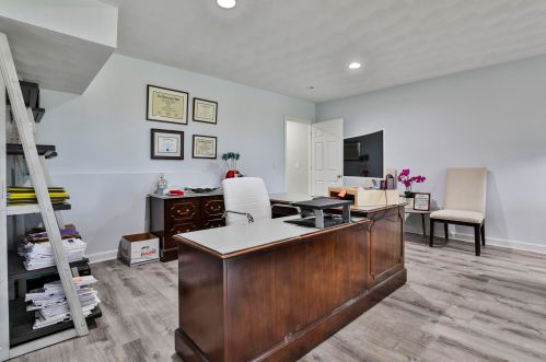 33 Hawthorne Vlg Rd, Nashua NH 03062-2274 exterior