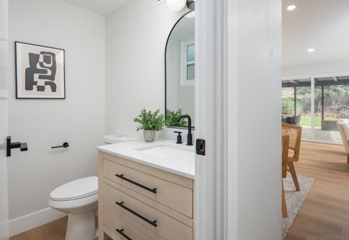 6623 Ballinger Ave, San Diego CA  92119-1822 exterior