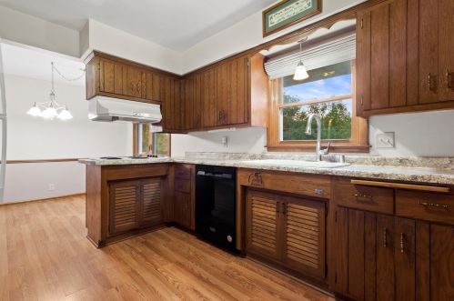 5830 Lakeview Dr, Greendale WI 53129-1937 exterior