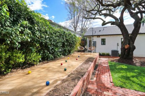 2077 Grand Oaks Ave, Altadena CA  91001-3530 exterior