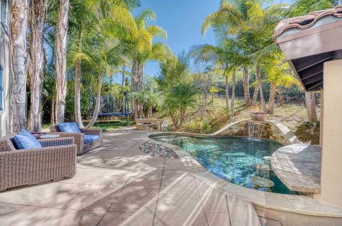 7432 Circulo Sequoia, Carlsbad CA 92009-8467 exterior